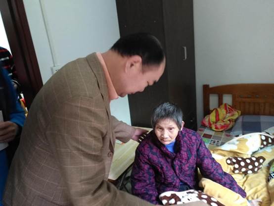 说明: E:2018扶贫工作1226主要领导慰问相片微信图片_20181226142308.jpg